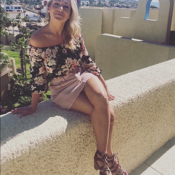 Meet your Posher, Tiffany - Picture 2 of 3